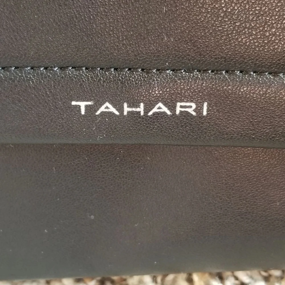 *NWT* Tahari Wristlet/Crossbody